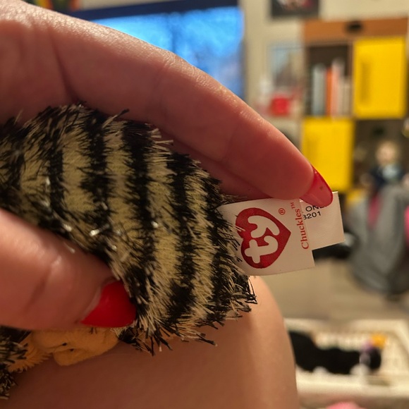 Ty Beanie Baby - Chuckles 2004 Hedgehog (6 Inch) - Picture 2 of 3